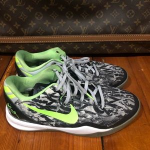 Nike Kobe 8 Graffiti (GS) 555586-100